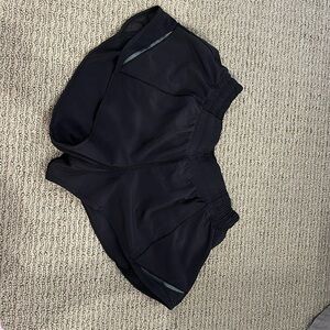 Lululemon Hotty Hot 2.5 Inch Black Shorts - Size 6 Regular